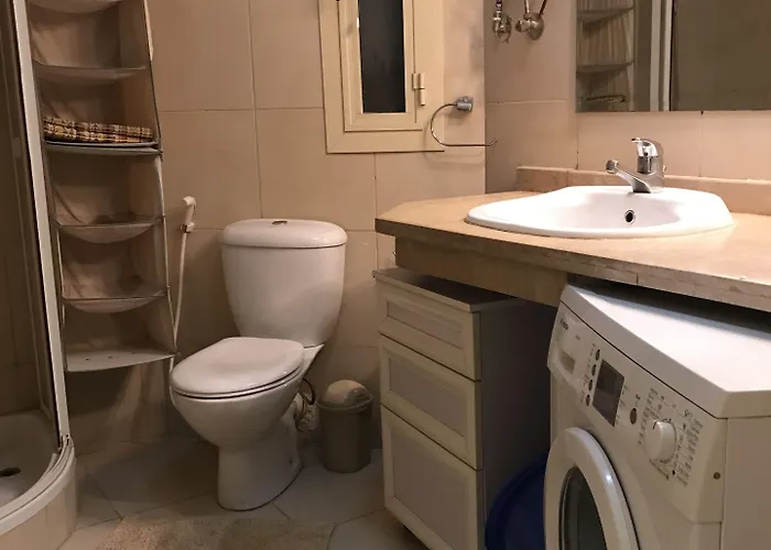 Regency Towers 3*